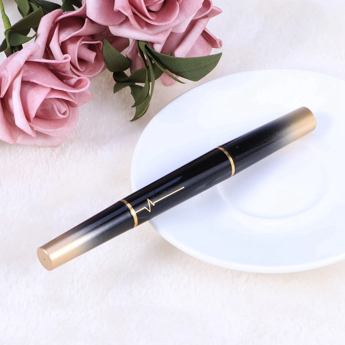 Matita per labbra a doppia estremità Rossetto opaco Tazza antiaderente a lunga durata Resa cromatica elevata Rossetto opaco con texture setosa