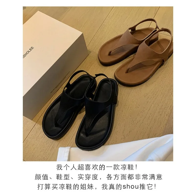 Zehenschließende flache Slip-On-Keilsandalen für Damen, Retro-Strandresort-Stil, Nischen-Sandalen im römischen Stil.