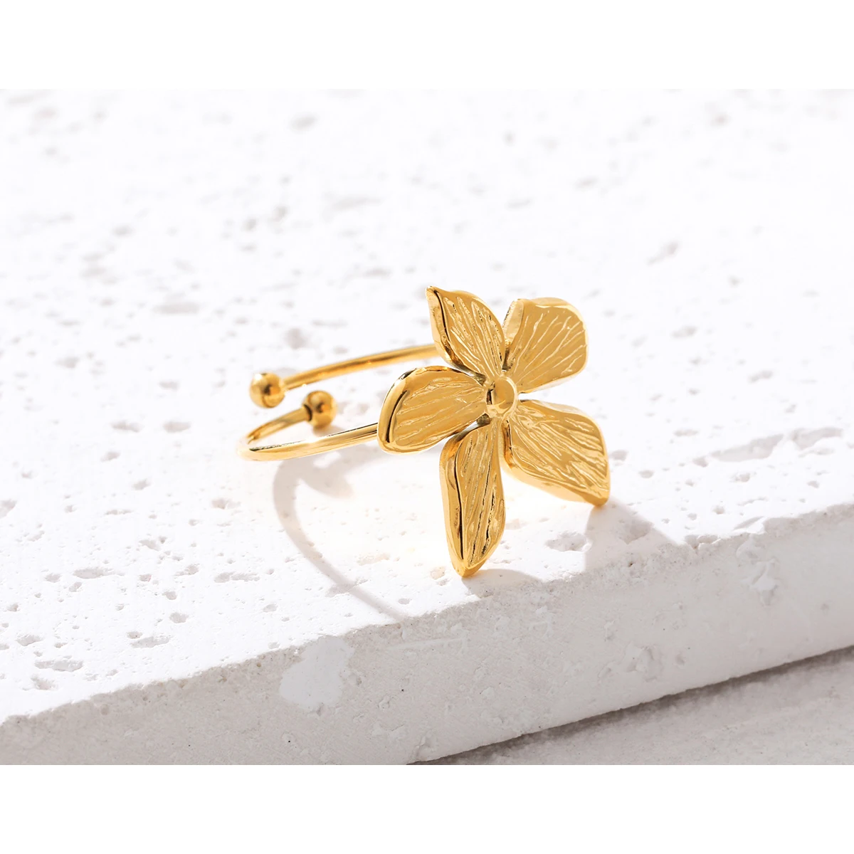 YACHAN Modny nieregularny kwiat ze stali stalowe pierścienie dla kobiet w stylu Vintage regulowany 18K pozłacany elegancka biżuteria — zdjęcie 3