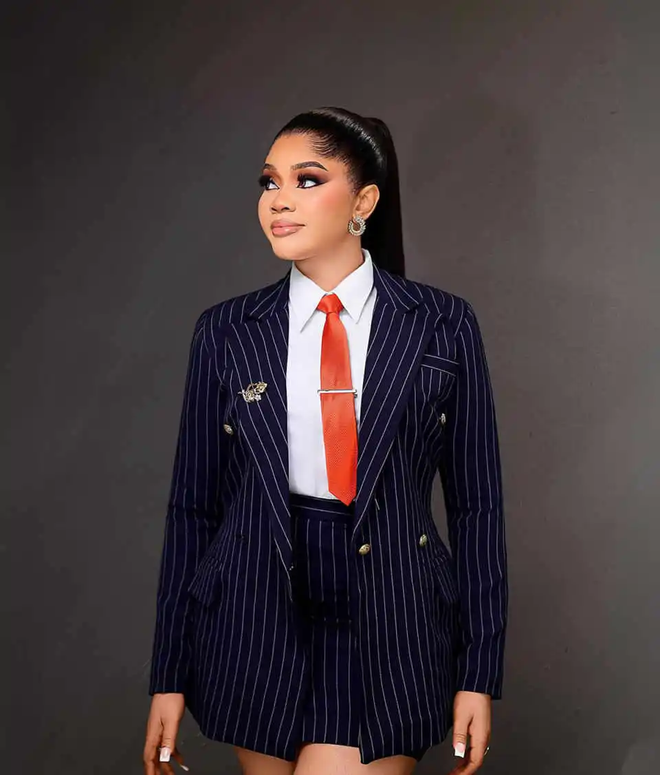 ヴィンテージピークドラペルストライプ女性スーツポケットブレザー + ミニスカート 2 ピーススリムフィットオフィスレディスーツセットカスタマイズ