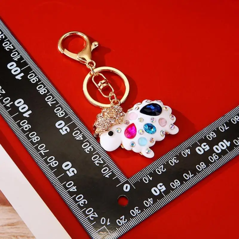 Niedlicher Schaf-Schlüsselanhänger mit Strasssteinen, hochwertiger Schlüsselring aus Metall und Zinklegierung, Taschenanhänger für Damen und Kinder, Accessoire, Anhänger, Geschenk – Detail 8