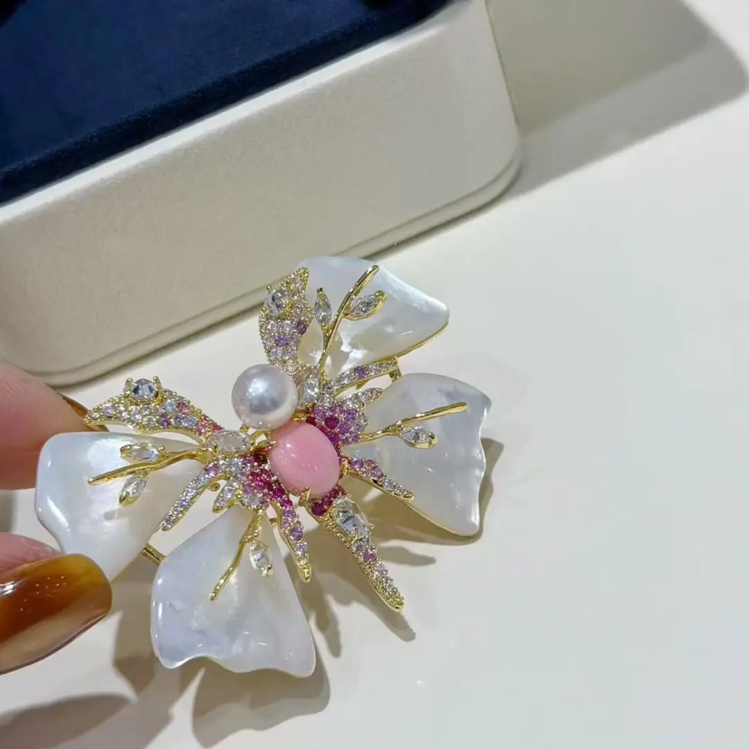 

Certificate Freshwater Pearl Butterfly Brooch For Women Natural Pink Queen Conch Pin White Shell Wing Timeless Art High Jewelry