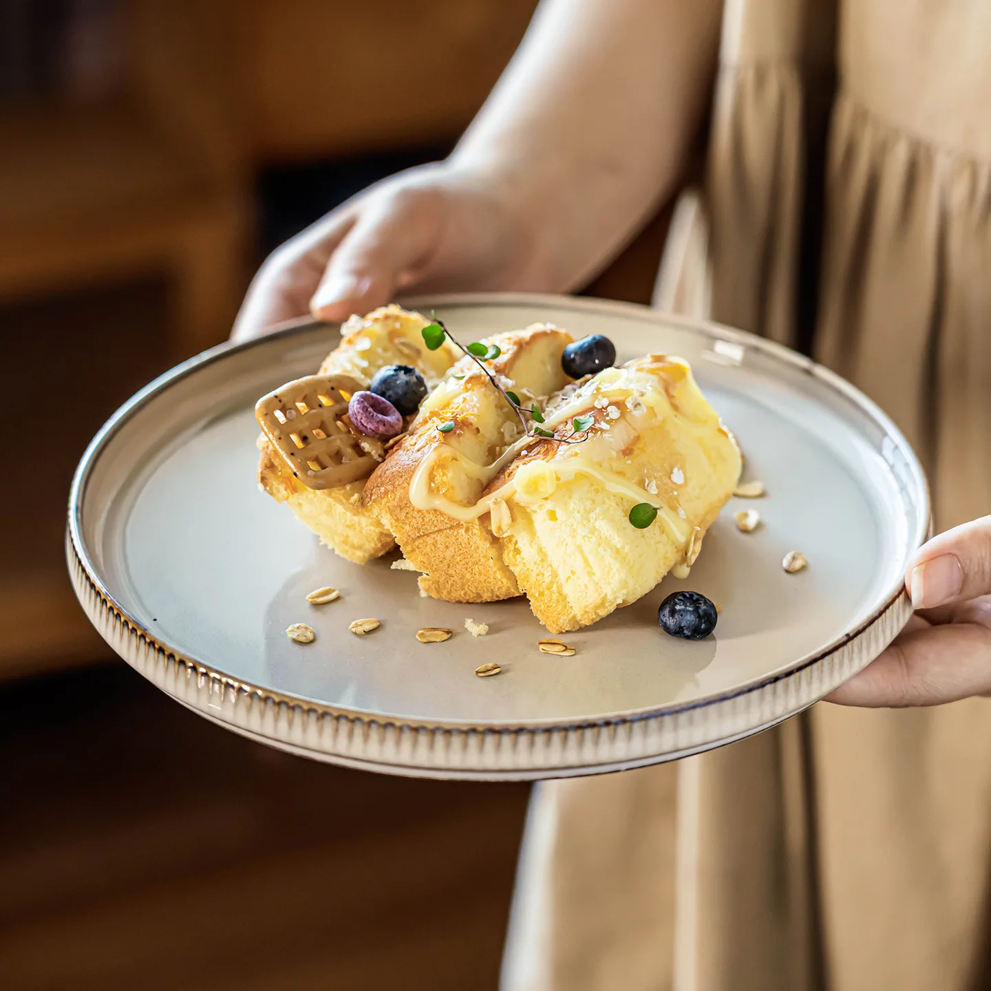 

Керамическая тарелка для стейка с золотым ободом, круглая тарелка в вертикальную полоску, большая обеденная тарелка для домашнего использования, тарелка для салата