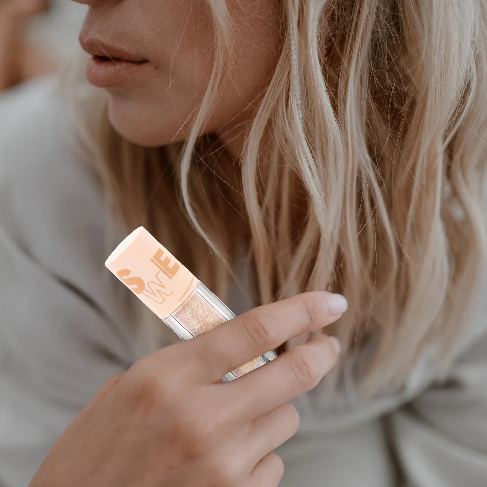 1 個の液体アイシャドウ光沢のある真珠光沢のあるグリッターメイクアップ長持ちするアイパウダープロフェッショナル個人使用