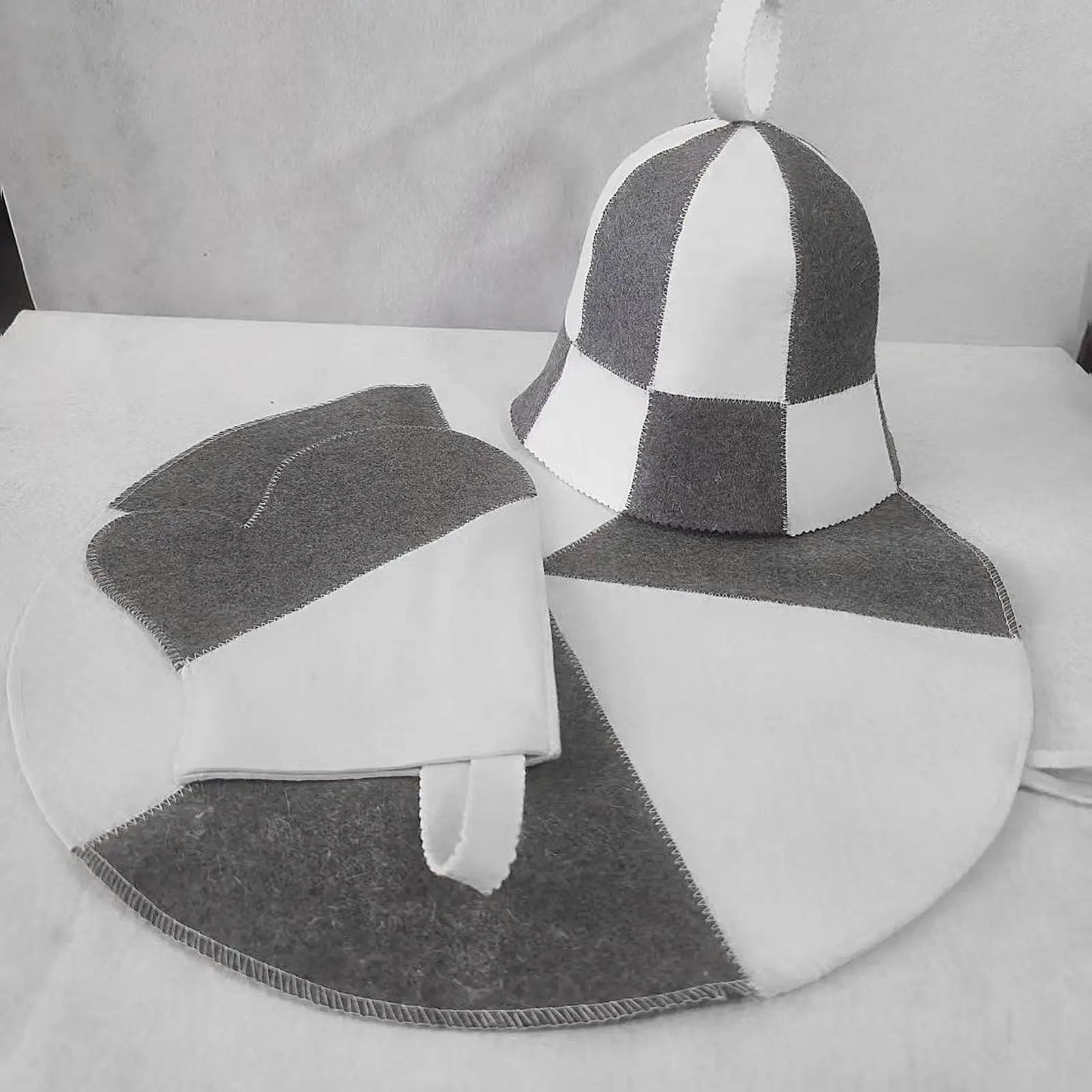 

Набор из 3 предметов для сауны: серо-белая термоизоляционная влагопоглощающая подкладка для бани, парной, душа – незаменимый комплект