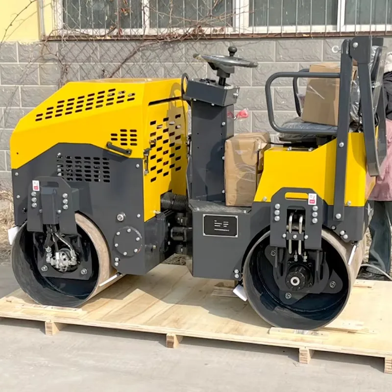 Small road roller, vibratory roller, riding asphalt roller with rubber tires