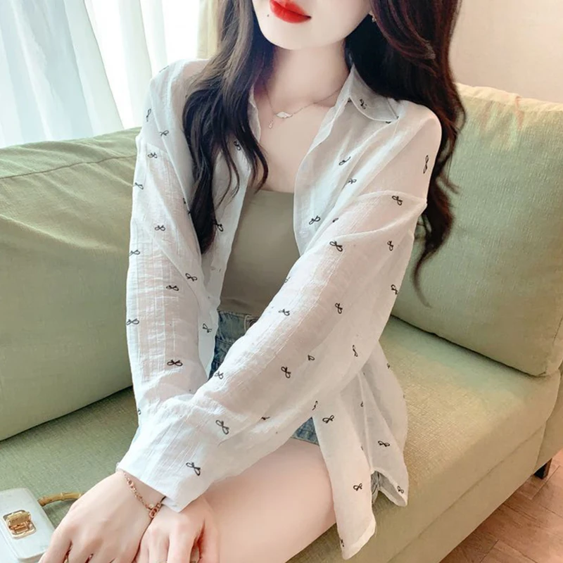 قميص كوري فضفاض مطبوع بأزرار على الموضة ملابس نسائية لربيع وصيف 2025 بلوزات غير رسمية جديدة تناسب كل مباراة بلوزة للتنقل