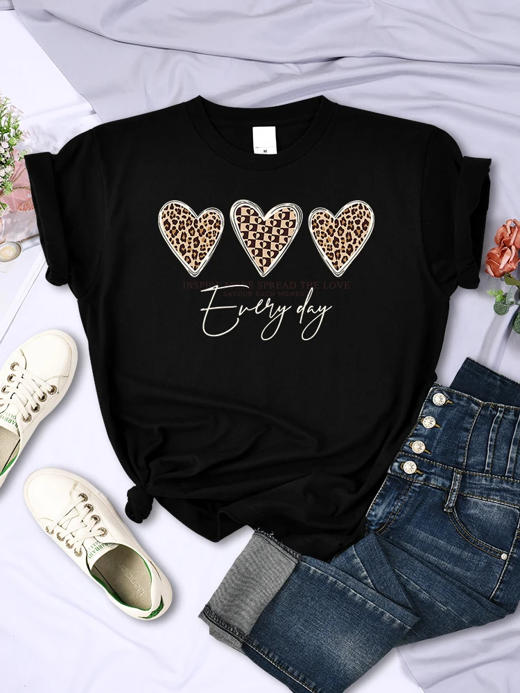 Spread More Love Every Day Printing T-Shirt Women Casual Breathable Tshirts Soft Casual Tees Vintage Loose Short Sleeve Female