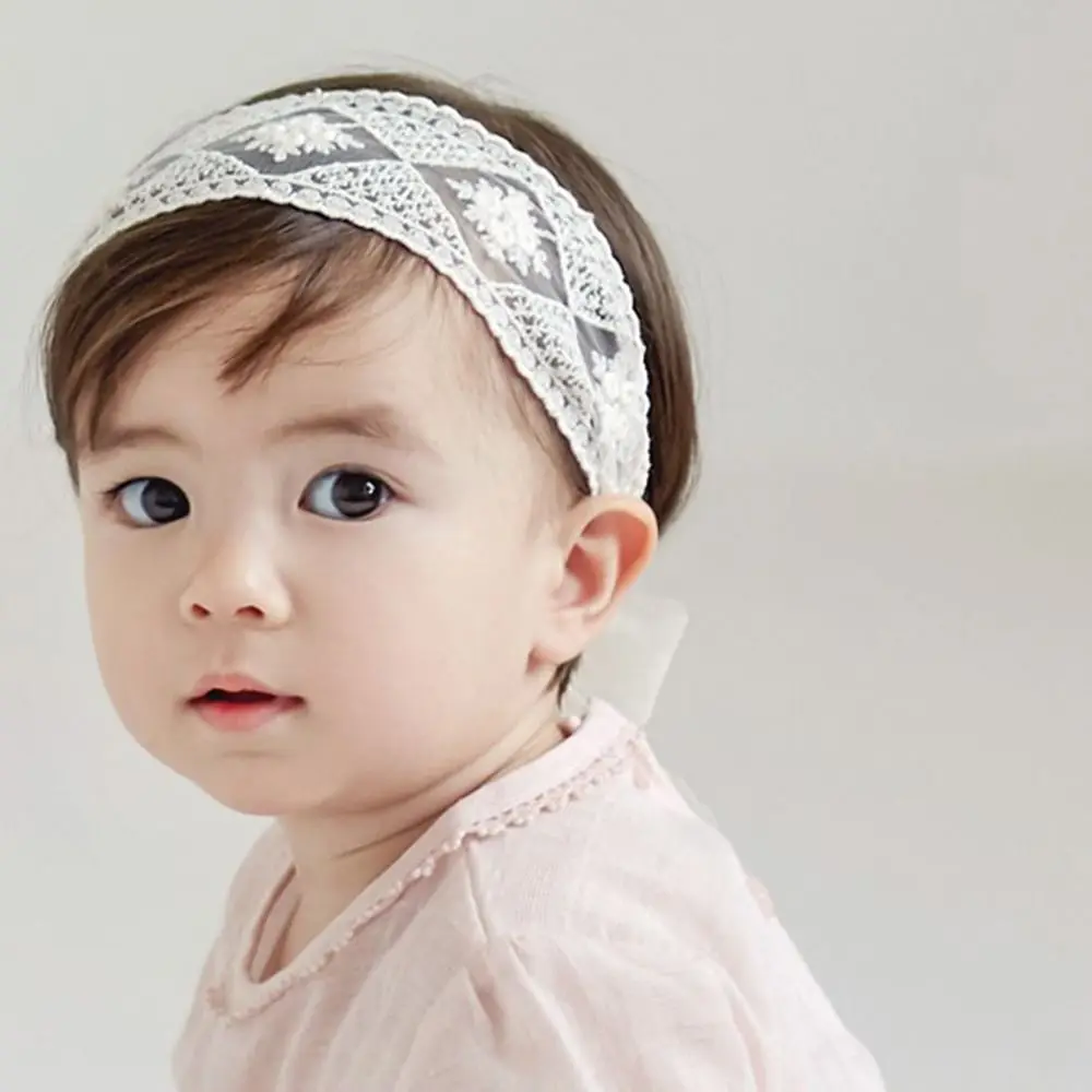 Diadema de perlas para bebé recién nacido, flor de encaje blanco, diadema elástica hecha a mano para niña, diademas para niño pequeño