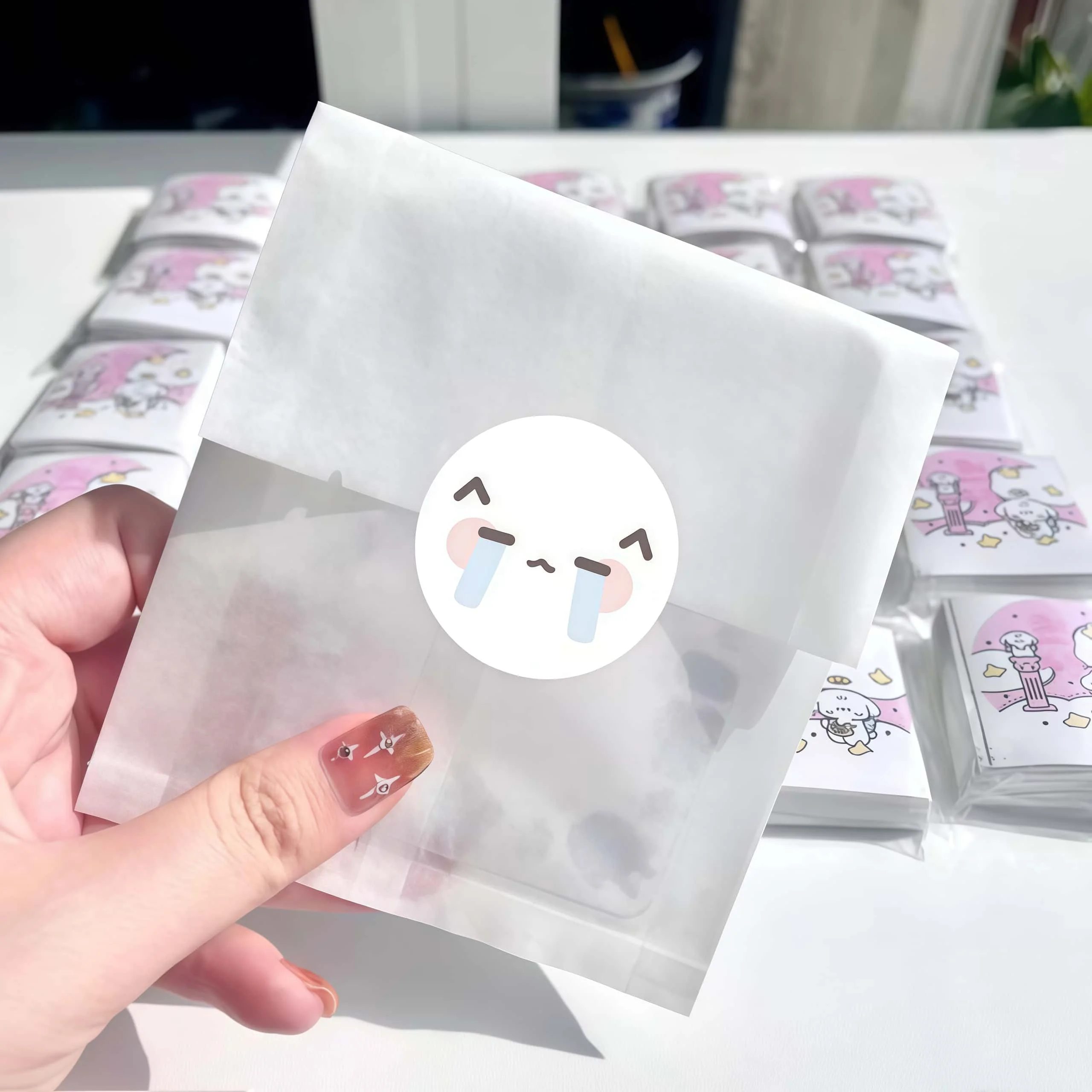 500 قطعة/لفة ملصقات إيموجي كاواي، شارات تعبيرات وجه نصية لطيفة لأجهزة الكمبيوتر المحمول وزجاجة المياه والمجلة والحرف اليدوية