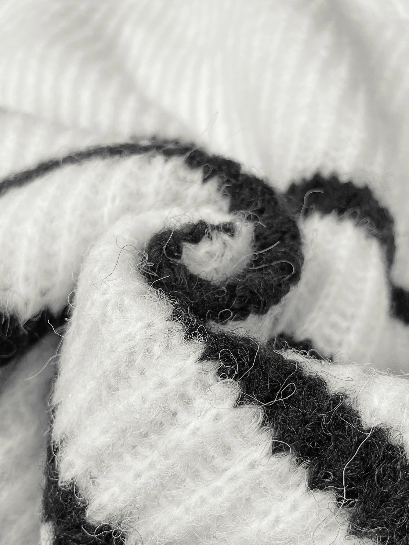 Damski sweter z dzianiny w jednolitym kolorze lub w paski, z długim rękawem, miękki sweter damski, jesienno-zimowy 2024 