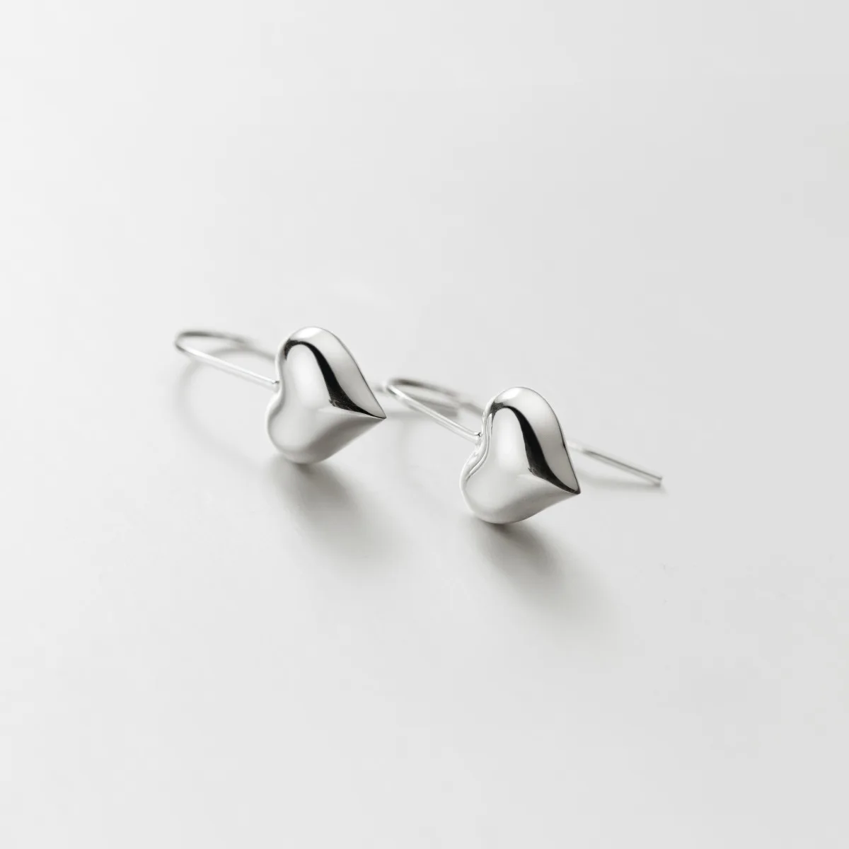 TOYOOSKY 100% S925 Sterling Silver Love Earrings With Smooth Face Simple Peach Heart Cute And Small Design Earhook Earrings Gift image 3