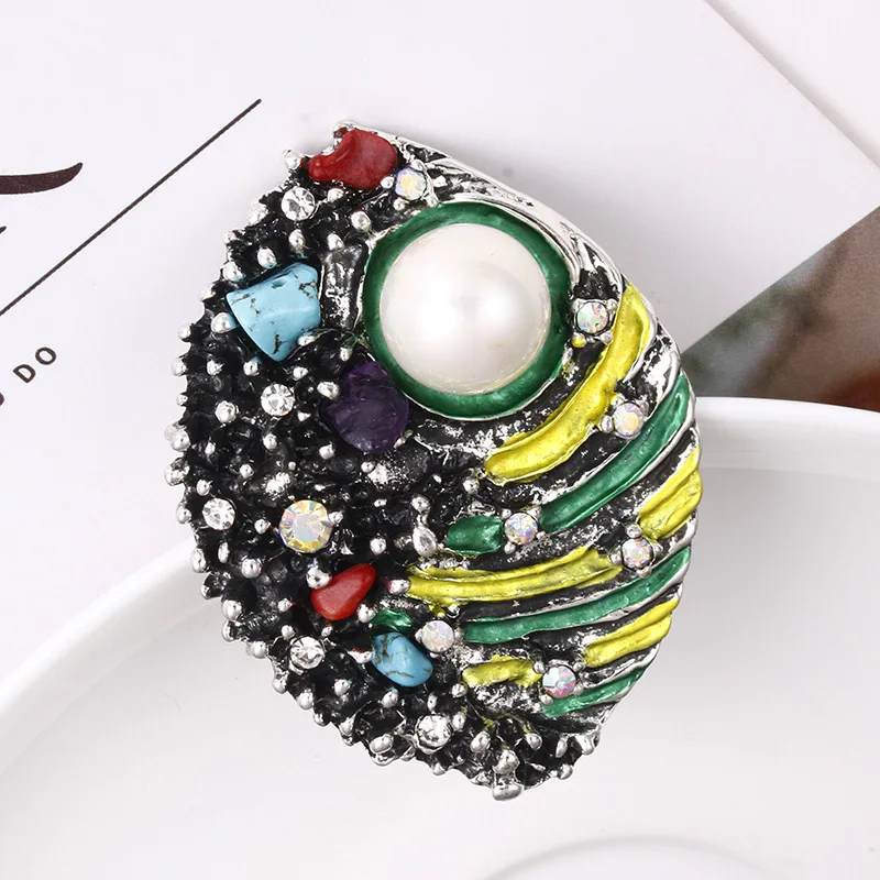 SKEDS Fashion New Arrival Women Men Casual Round Pearl Rhinestone Brooches Pins Vintage Top Brand Unisex Party Corsage Jewelry