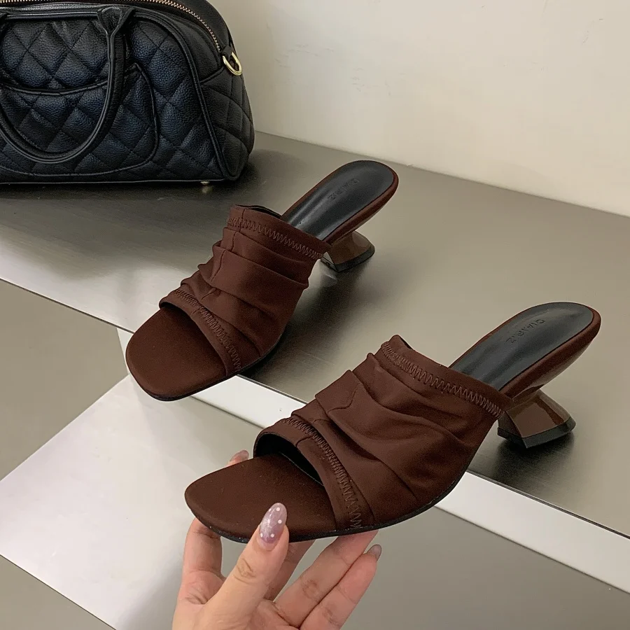 

Женские черные сандалии-шлепанцы на каблуке 5 см, с квадратным носком, плиссированные, дизайнерские, корейские, на низком каблуке, коричневые шлепанцы