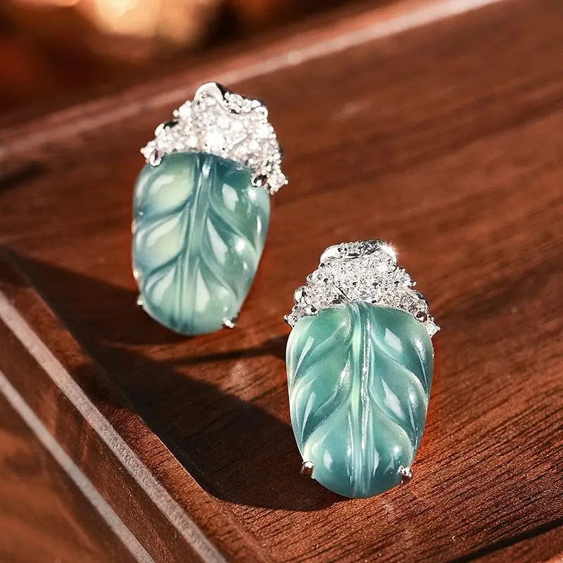 Premium egg surface leaf earrings women's light luxury fashion earrings high cold trend versatile new products give gifts