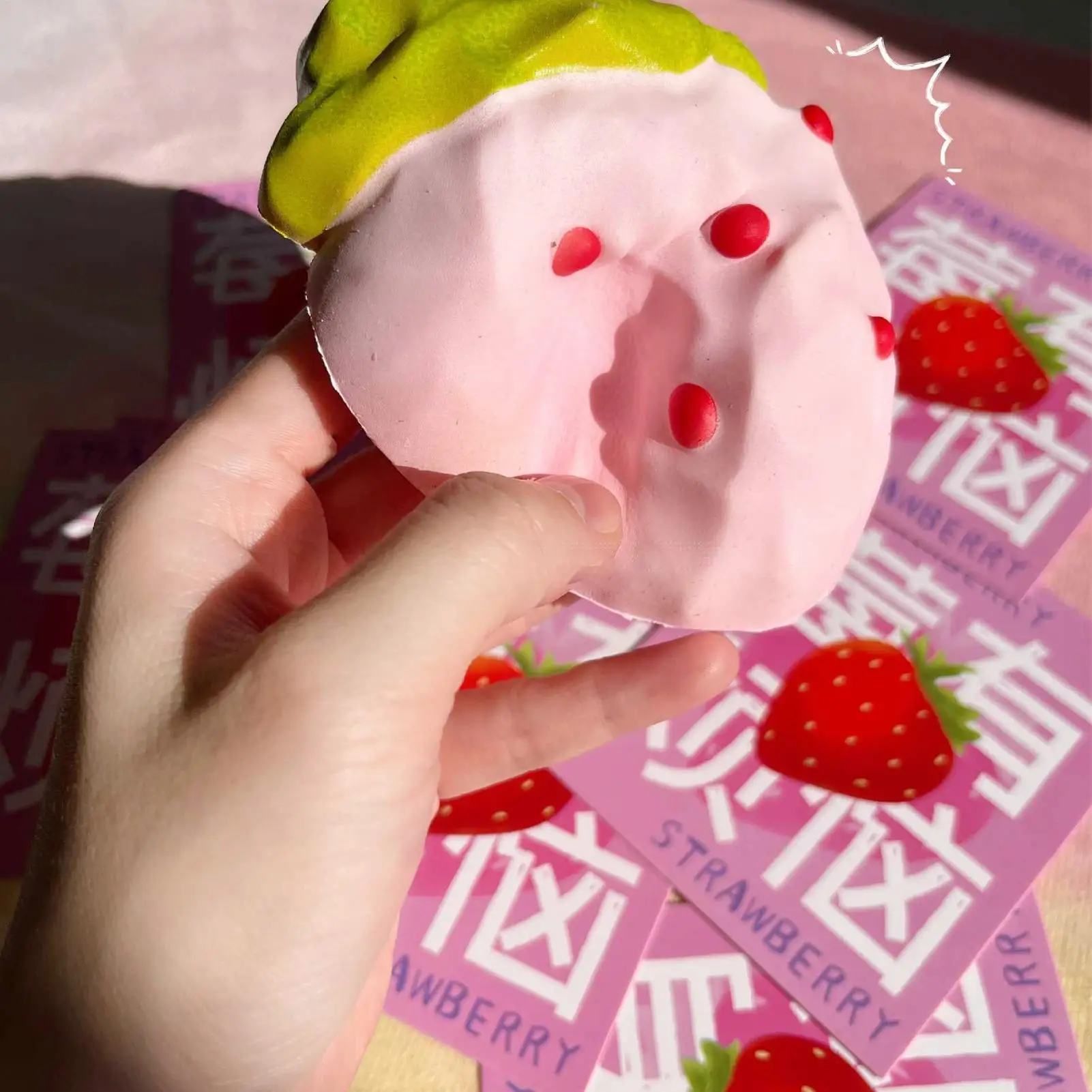 Spremere giocattoli morbidi non appiccicosi elastici alla fragola agitarsi giocattoli per adulti adolescenti bambini donne uomini ragazzi ragazze vacanze di compleanno