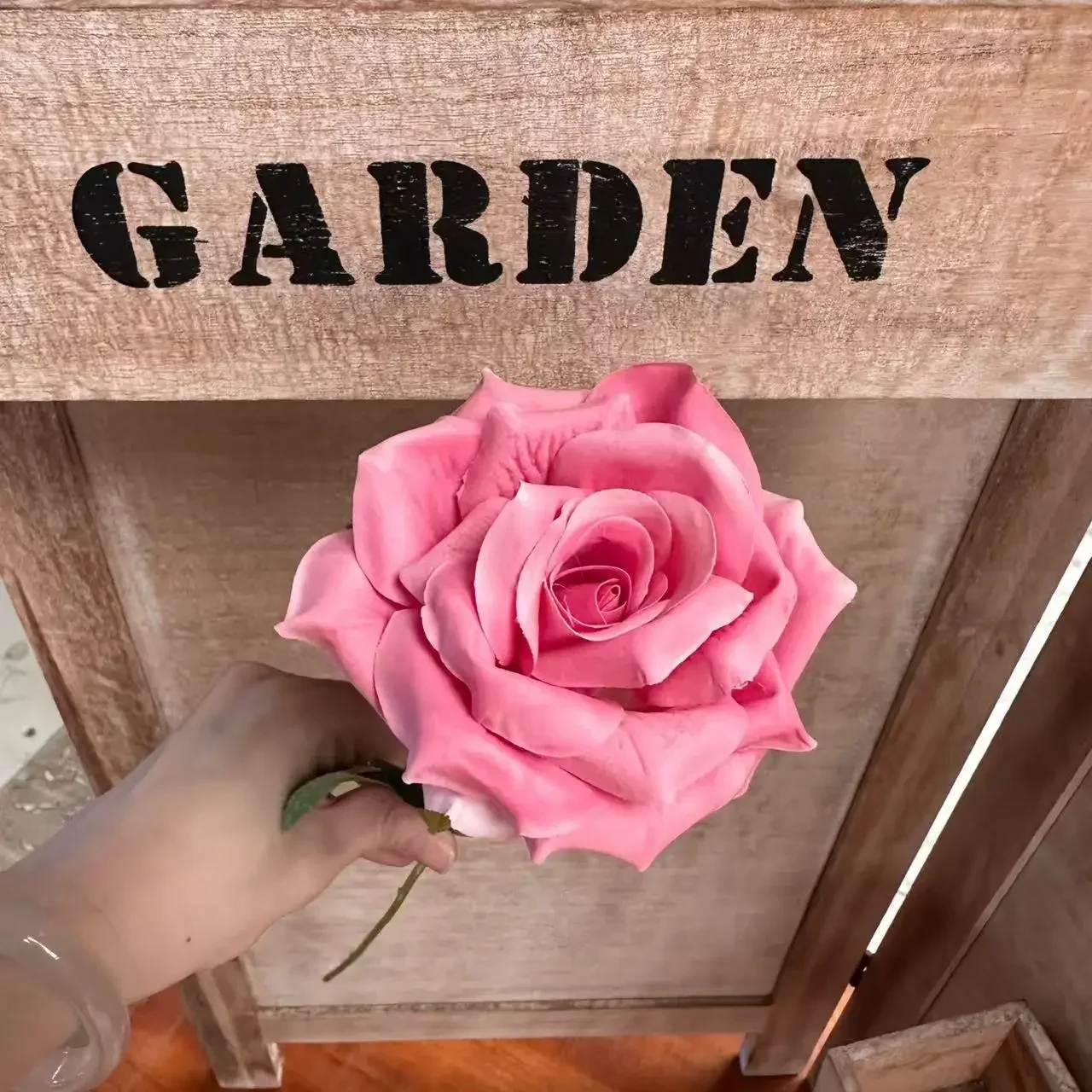 10/20 Stück Kunstblumen, Seidenrosen mit weißem, gewelltem Rand, Gartendekoration, künstliche Blumen, künstlicher Cappuccino-Rosenzweig, Kunstblume – Detail 17