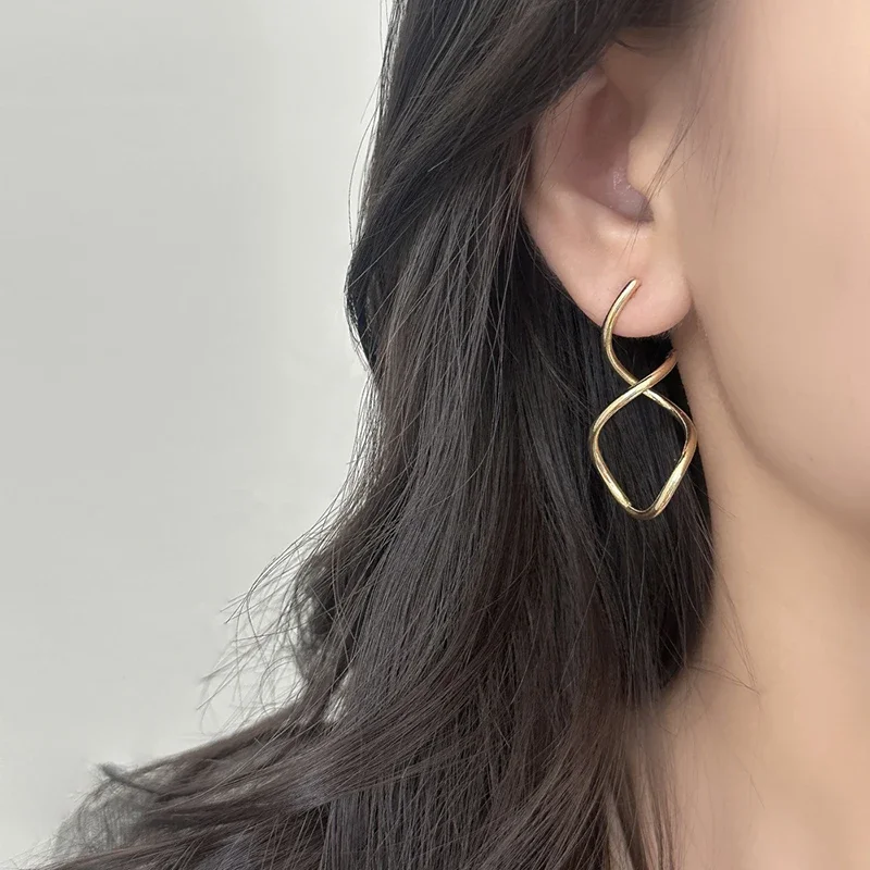 

Real 925 Sterling Silver 18K Gold Twisted Line Geometric Stud Earrings for Women Minimalist Fine Jewelry Trendy Accessories