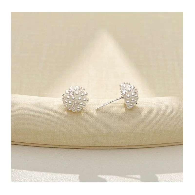

Small and High-end Round Pearl Stud Earrings Fashionable and Versatile Commuter Jewelry