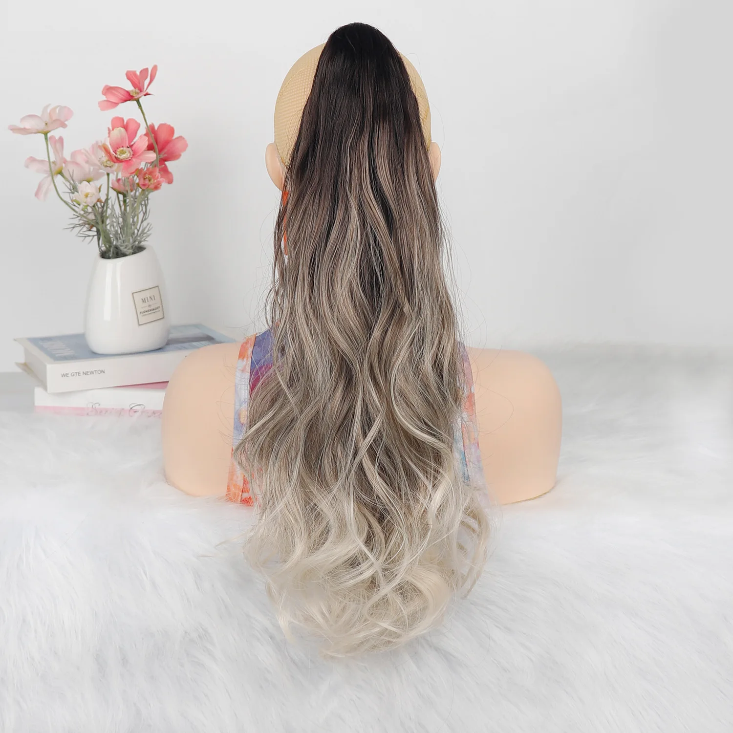 Synthetic Curly Ponytail Claw Clip Long Wavy Hairpiece Gradient Three-Tone Cosplay Wig Extension Voluminous Party Styling