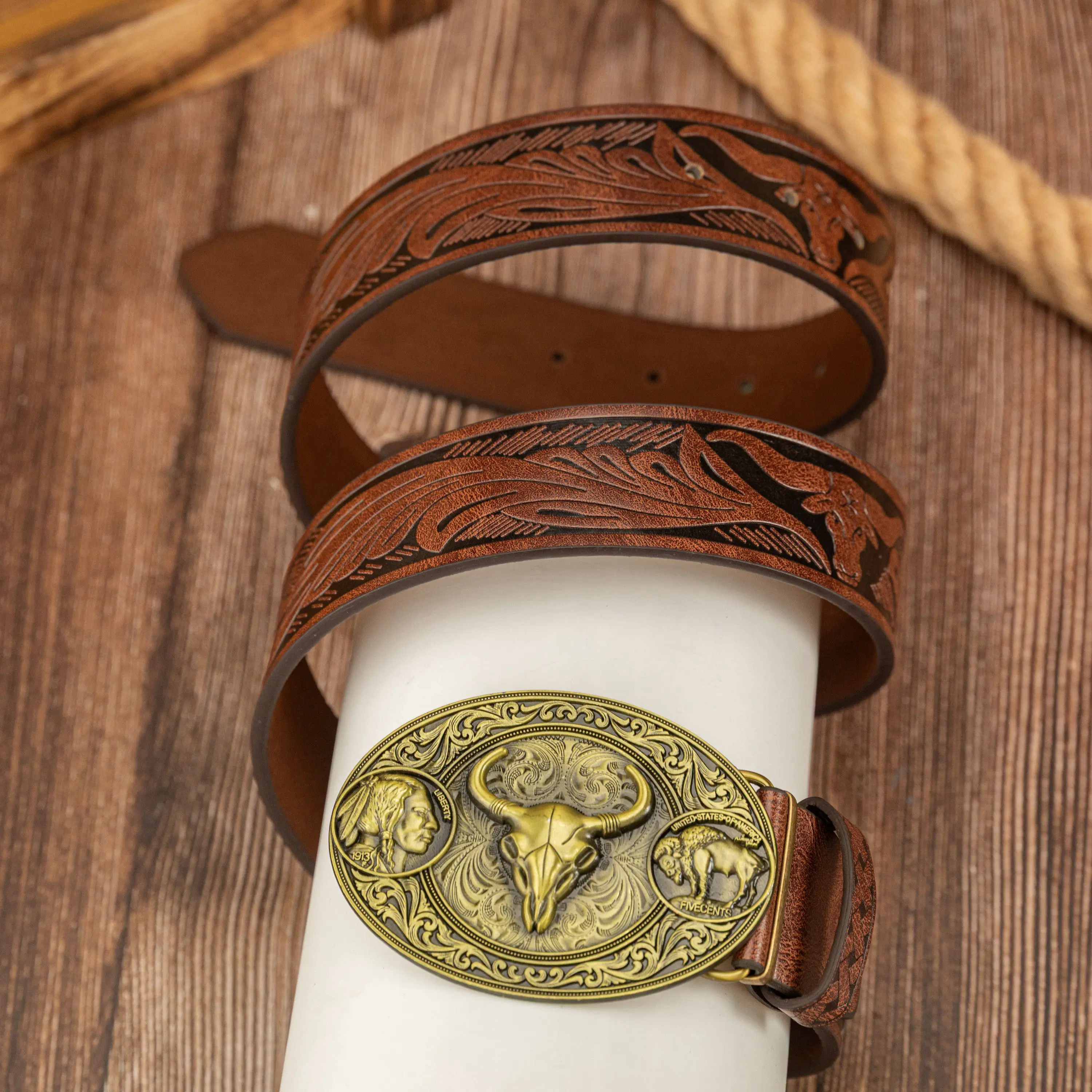 Symmetrical Sheep Head Zinc Alloy Buckle PU Leather Embossed Belt for Parties And Daily Wear