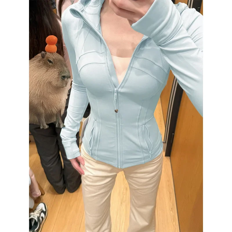 سترة لولو زوكون الزرقاء من الحرير الجليدي خفيفة الوزن بياقة واقفة للحماية من الشمس سترة يوجا نسائية بقصة ضيقة موضة صيف 2025 الجديدة