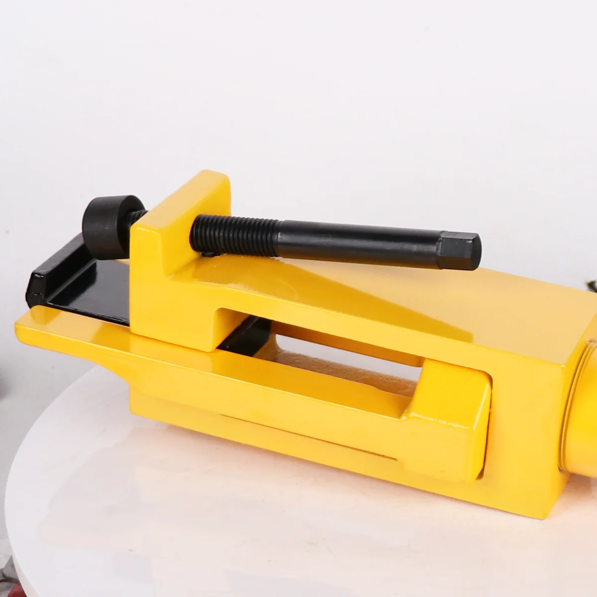 Zweimal Reifenperlenbrecher-Set für hartnäckige OTR-Radbaugruppen