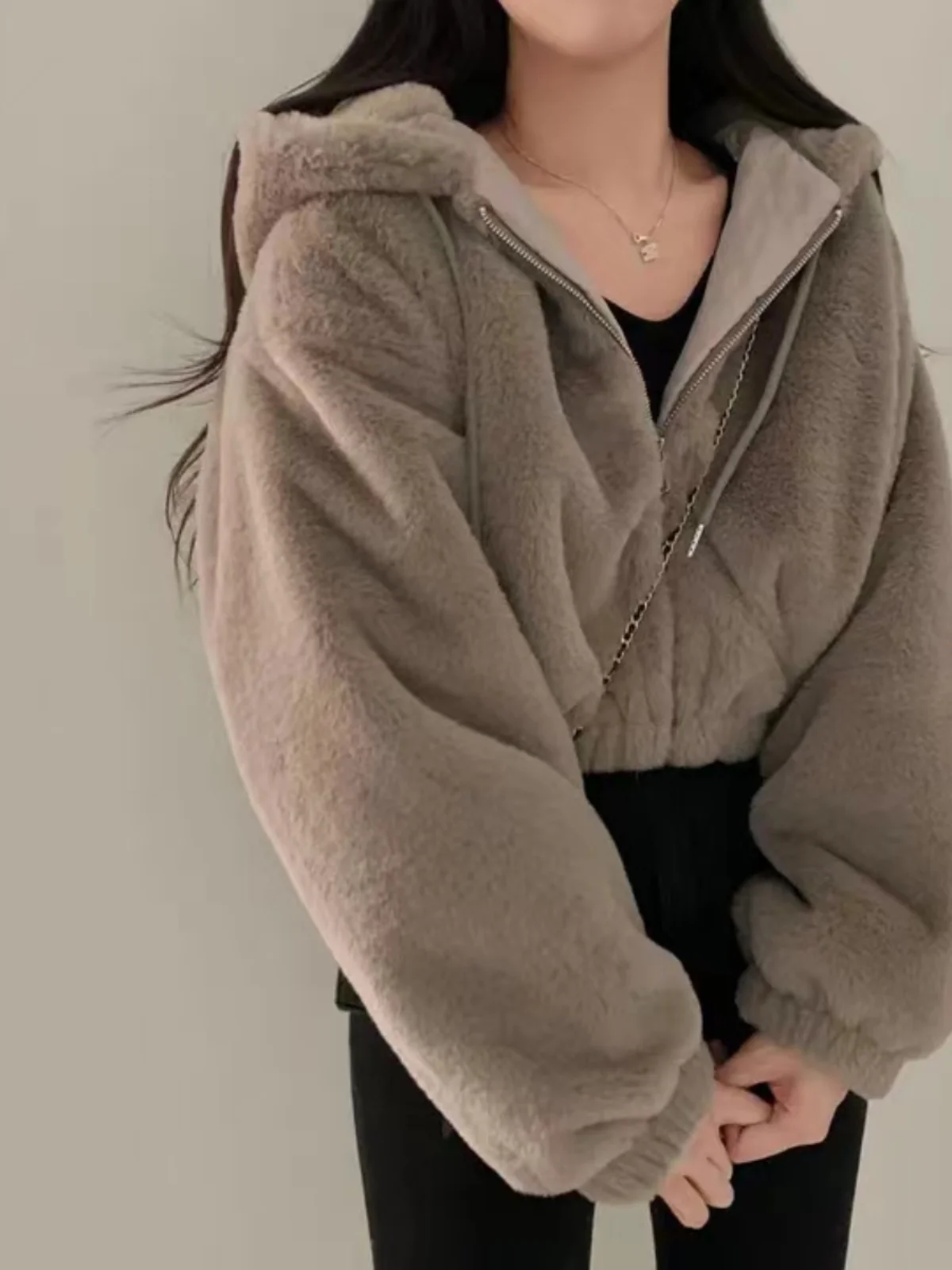 겨울 짧은 지퍼 자켓 여성의 느슨한 맞는 가짜 토끼 모피 조끼 따뜻한 슬리밍 코트 캐주얼 통근 스타일 랜턴 슬리브