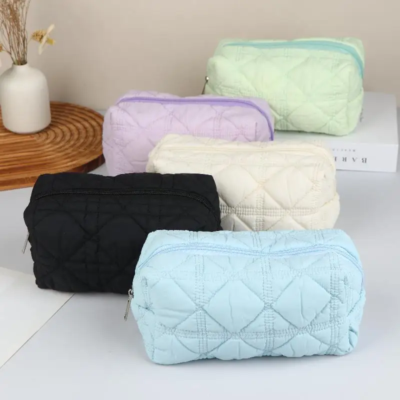 

Однотонный пенал-органайзер: минималистичный, легкий, вместительный для канцелярских принадлежностей