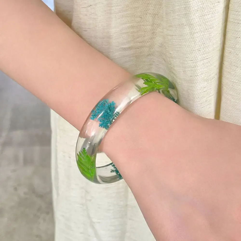 레트로 보헤미안 아크릴 뱅글 와이드 레진 천연 드라이 플라워 팔찌 드라이 데이지 클리어 빅 커프 뱅글 장식