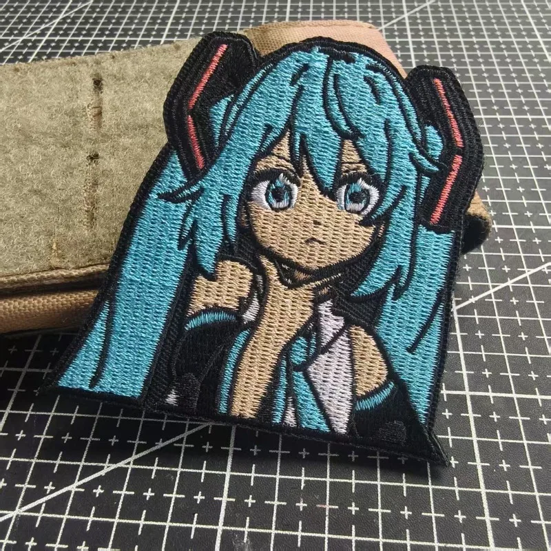 هاتسون ميكو ميكو ثنائي الأبعاد الرسوم المتحركة الإبداعية التطريز الفيلكرو شارة الكرتون على ظهره الديكور المعنويات شارة شارة #5