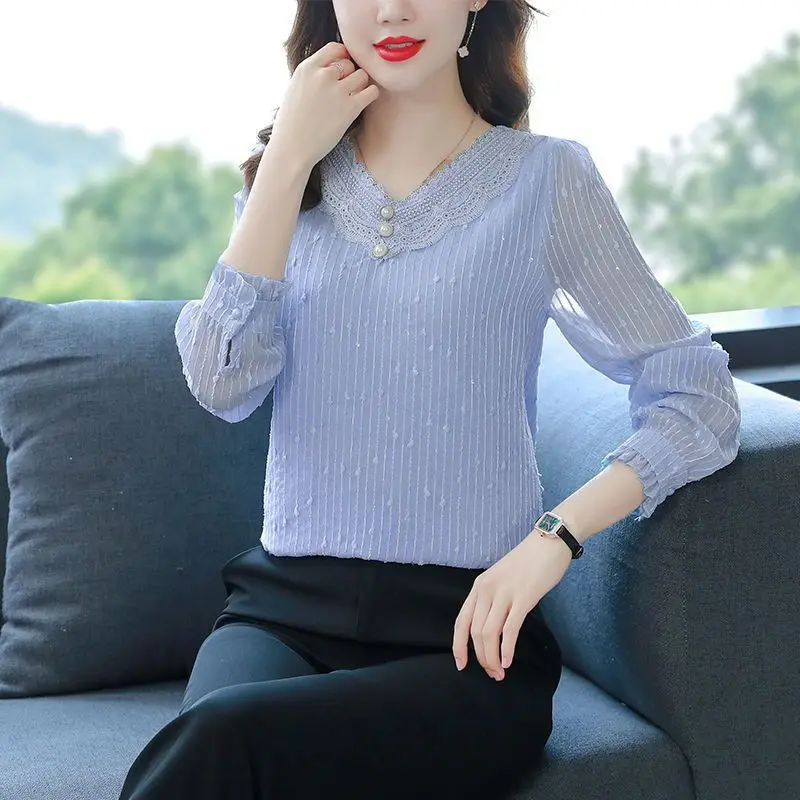 Office Lady Lace Spliced Shirt Fashion Folds Spring Autumn Elegant V-Neck Female Clothing Long Sleeve Chic Pearl Button Blouse