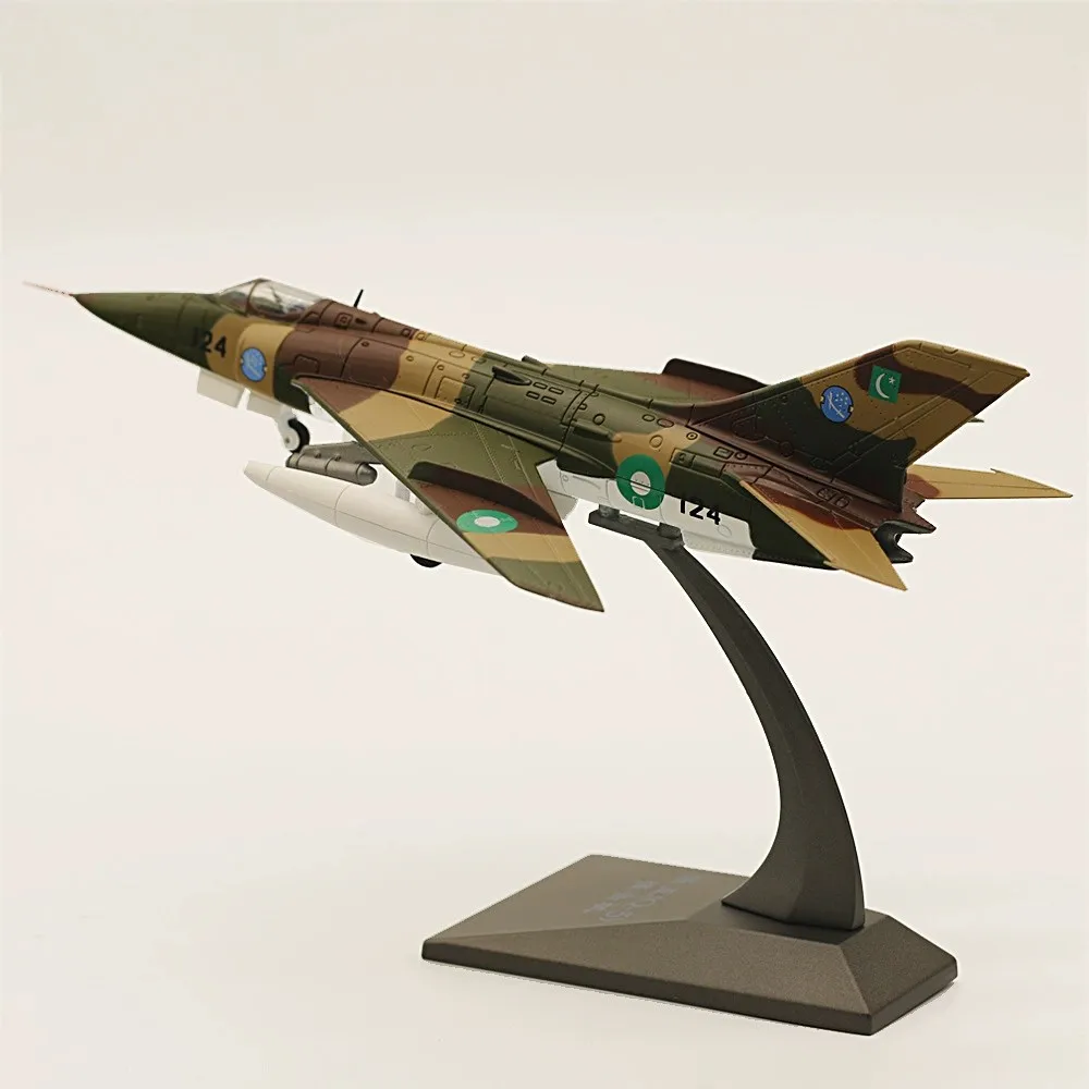Diecast 1/72 Scale Aircraft Pakistan Q-5 Q5 Strike Miniature Airplane Model Alloy Material Collection Decoration Gift