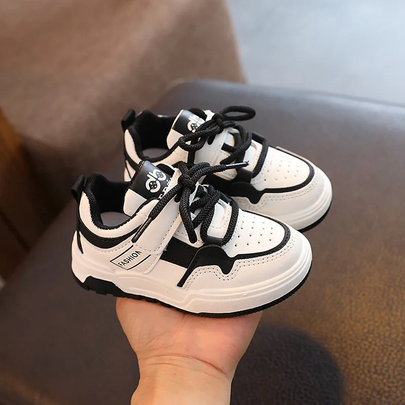 Nuova scarpa per bambini per ragazza moda scarpe per bambini in pelle per ragazzo Casual con suola morbida Sneakers da corsa per bambini versatili scarpe per bambini