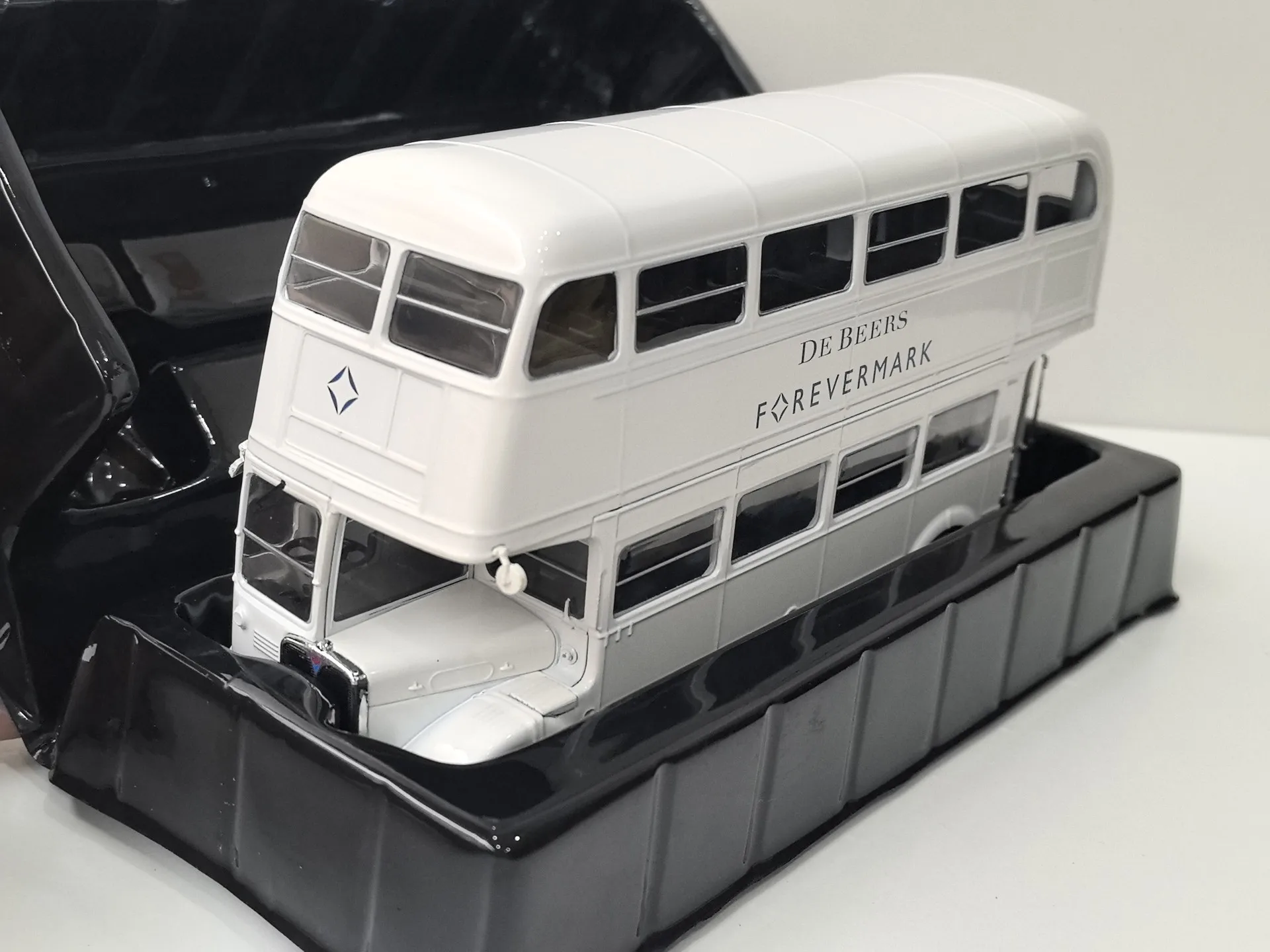 

Diecast IXO 1/43 Scale AEC REGENT III RT 30th Dec 2021 Double-decker Alloy Car Model Collectible Toy Gift Souvenir Display