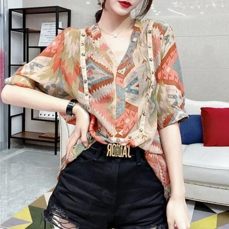 

Large 2023 Summer New European Vintage Flower Short Sleeve Shirt Women's Button Rivet Loose Casual V-Neck Fashion Tops