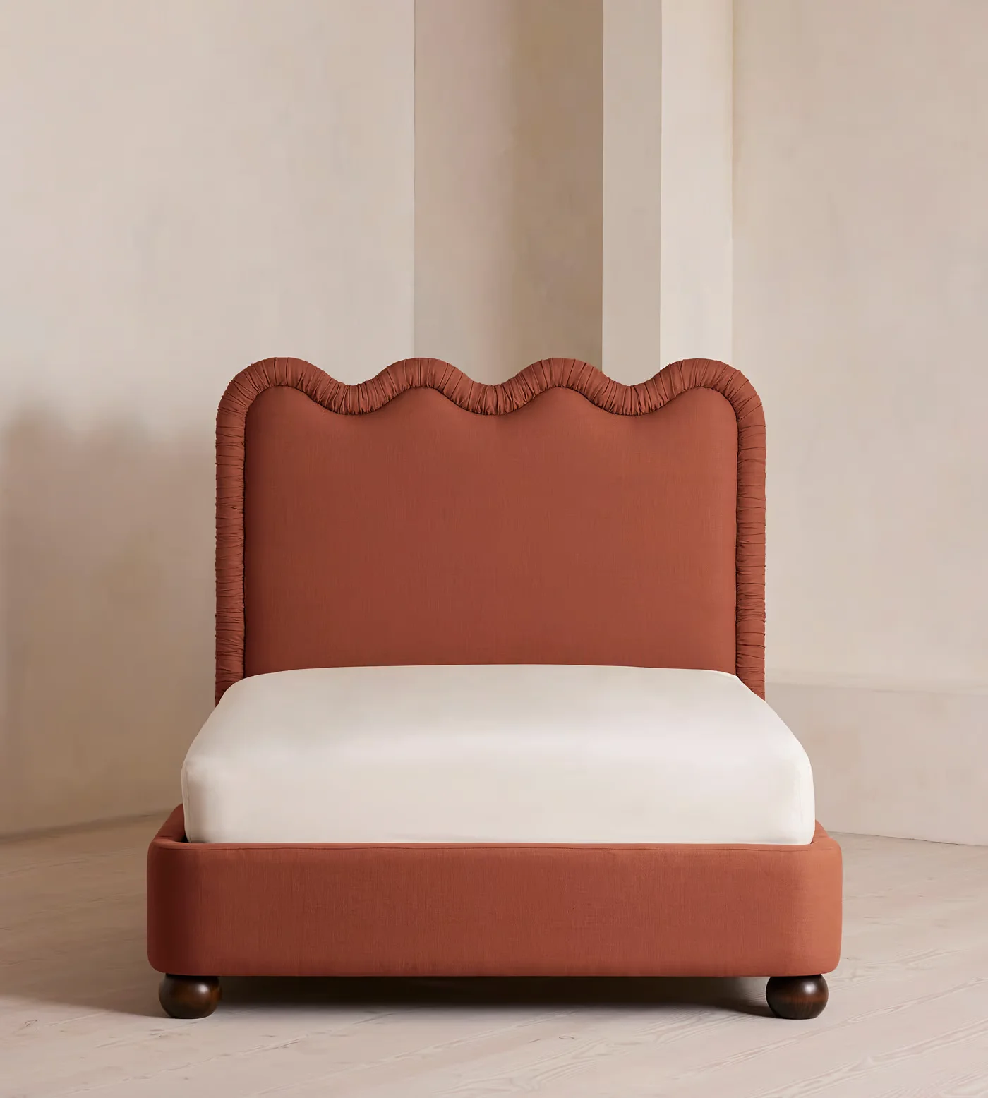 ！@Modern Vintage Elegant Oversized Bed Solid Birch Legs Low Profile Wood Feet Minimalist Bed