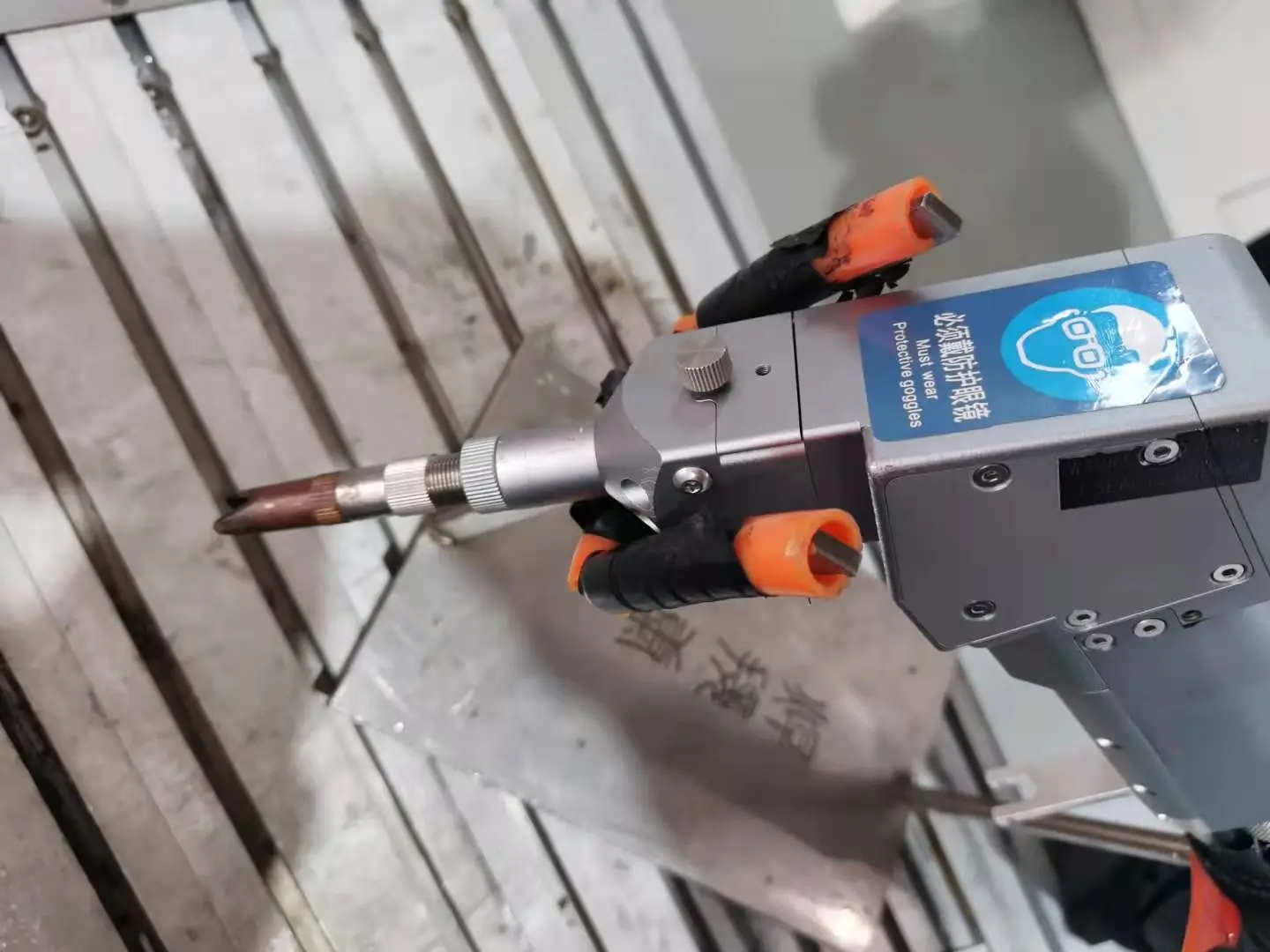 Portable light handheld laser welding machine 1500W for 4mm MS SS