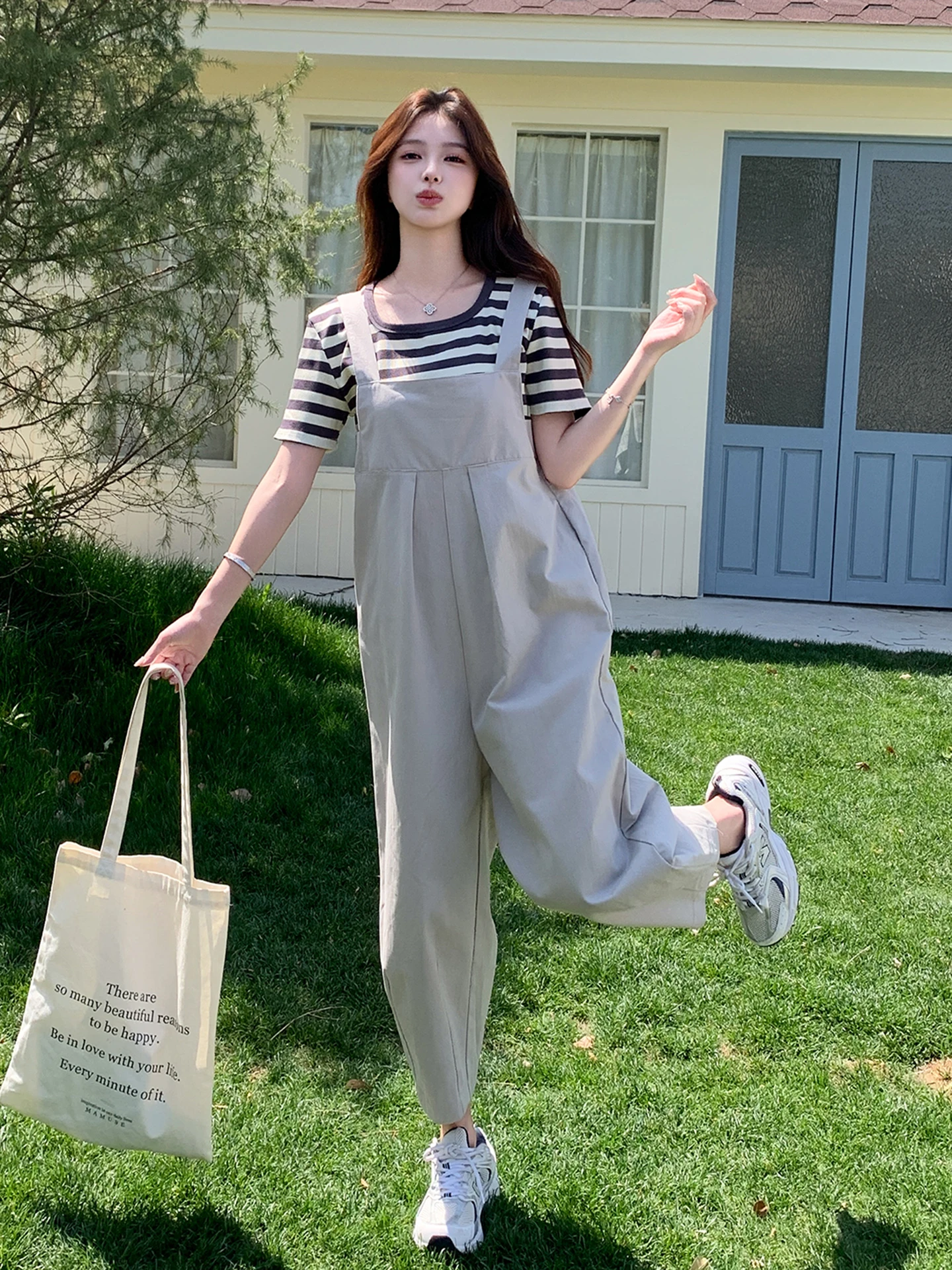 

Женский летний повседневный легкий комплект футболок в полоску, комбинезон с бретелями, модный наряд, костюм из двух предметов Salt Sweet Sle