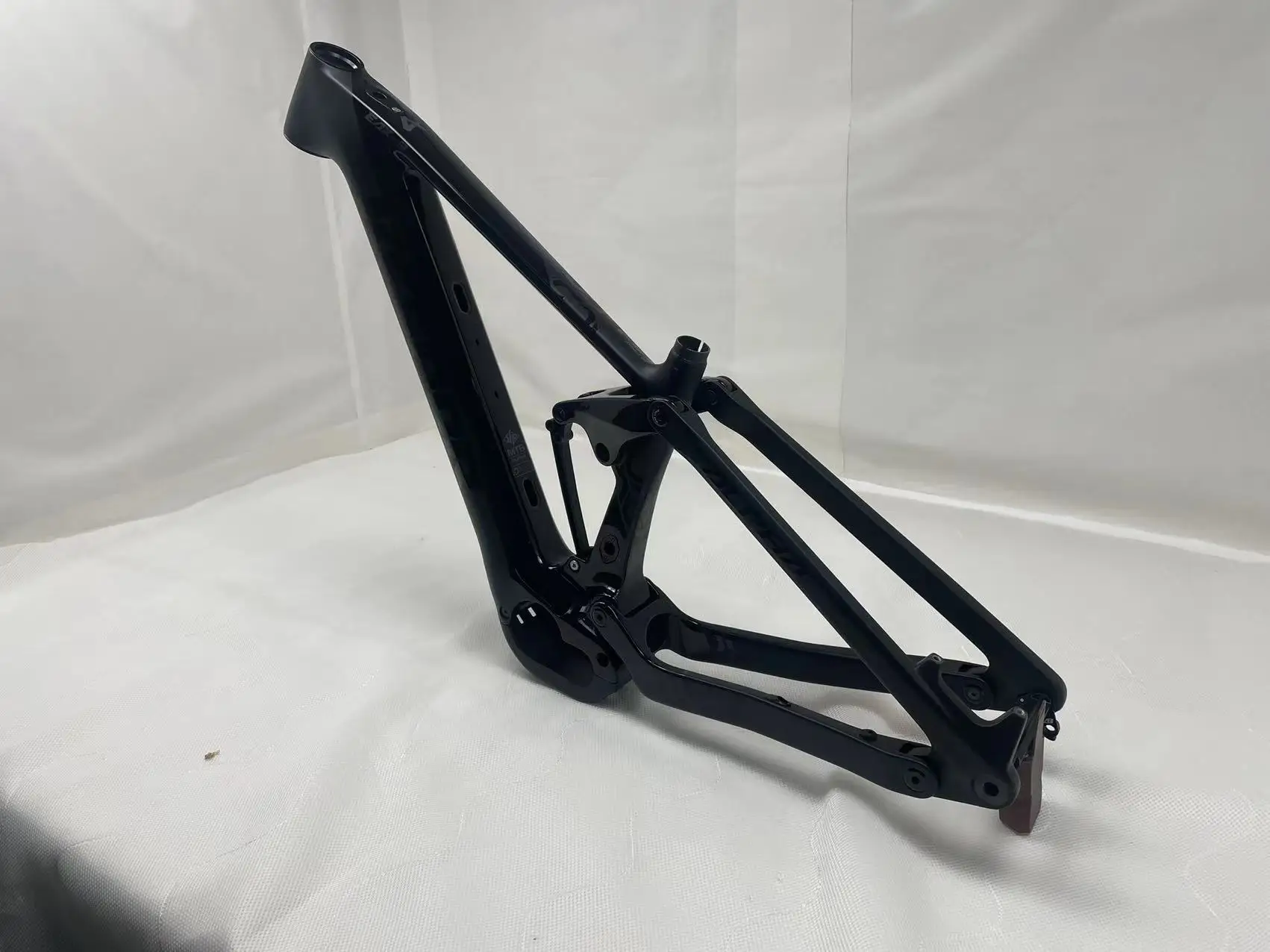 Newest Products light weight carbon 29ER E-MTB frame With bafang M820 740 WH 410 WH