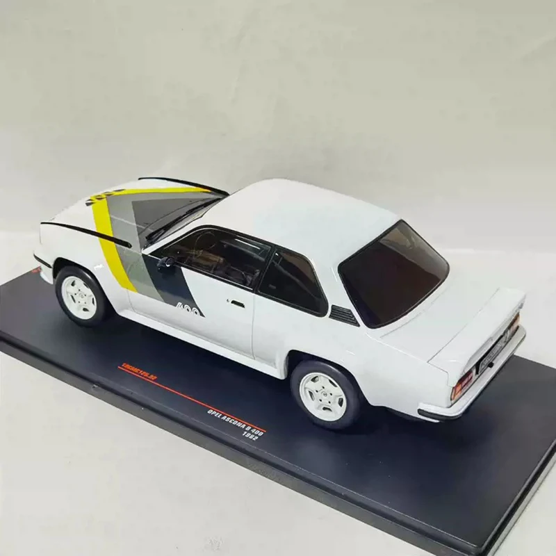 IXO 1:18 Scale OPEL ASCONA B 400 1982 Car Simulation Alloy Vehicle Model Diecast Toy Collection Ornament Collectible