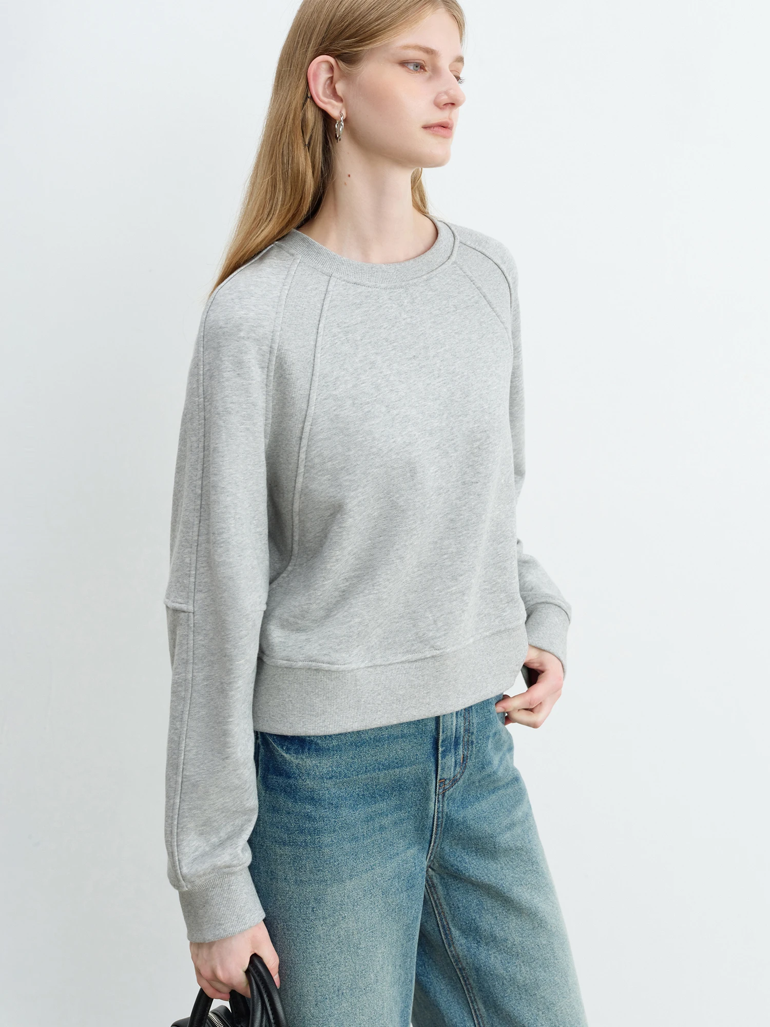 ZIQIAO Petite Sense Structure Raglan Sleeve Pullover Sweatshirt For Women 2025 Autumn New Round Neck Solid Color Top 25ZQ93075