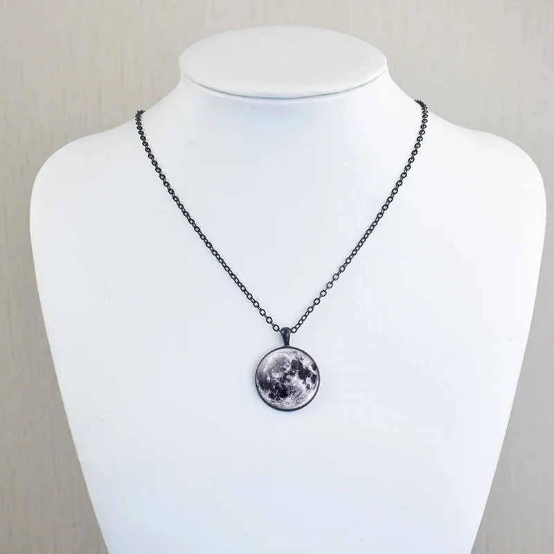 Glowing In The Dark Galaxy Planet Necklace Solar System Earth Moon Jupiter Mercury Saturn Glass Pendant Necklace Space Jewelry