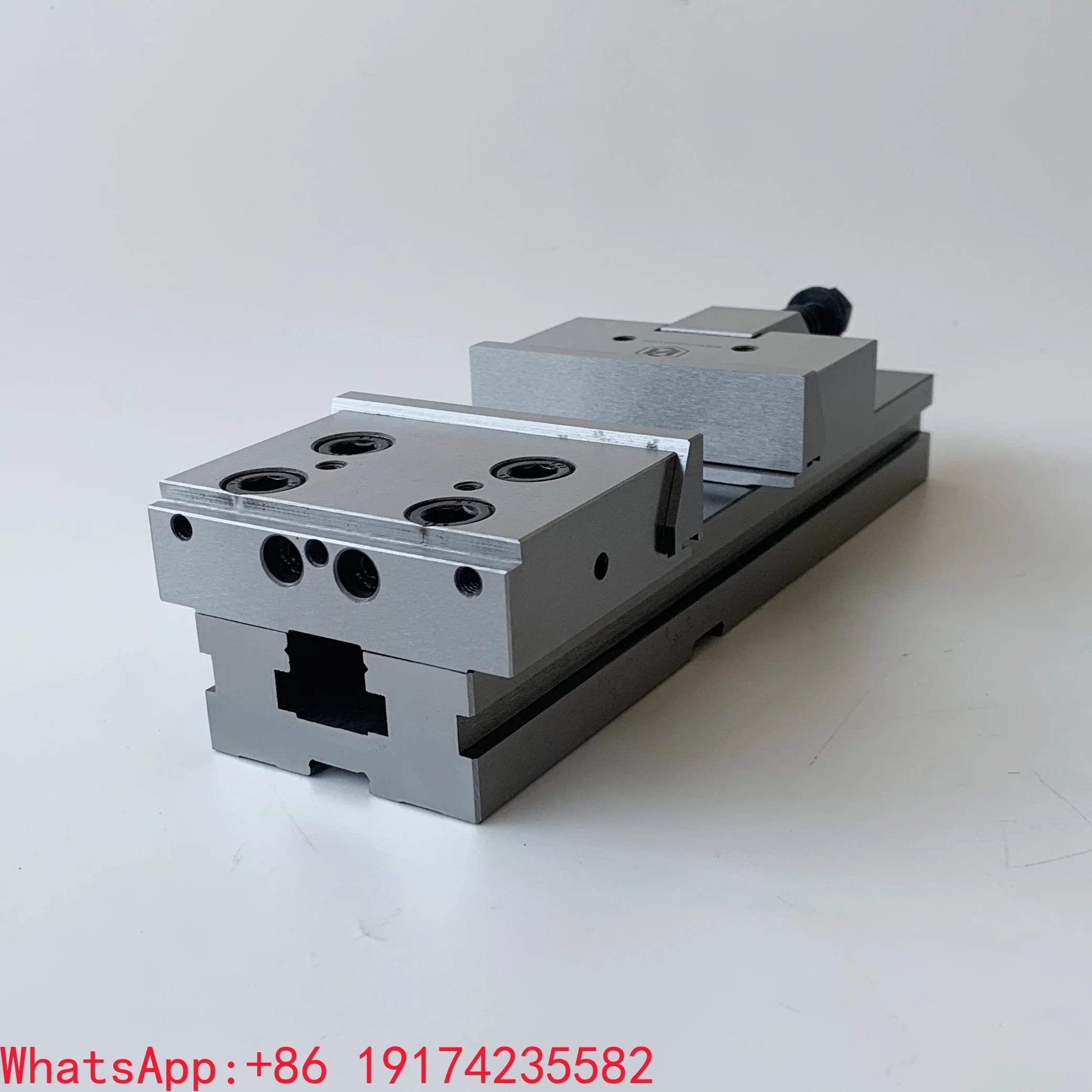 300B Consistent Accuracy and Rigidity 100 200 300 150 Precision Modular Vises and High Parallelism 0.005mm