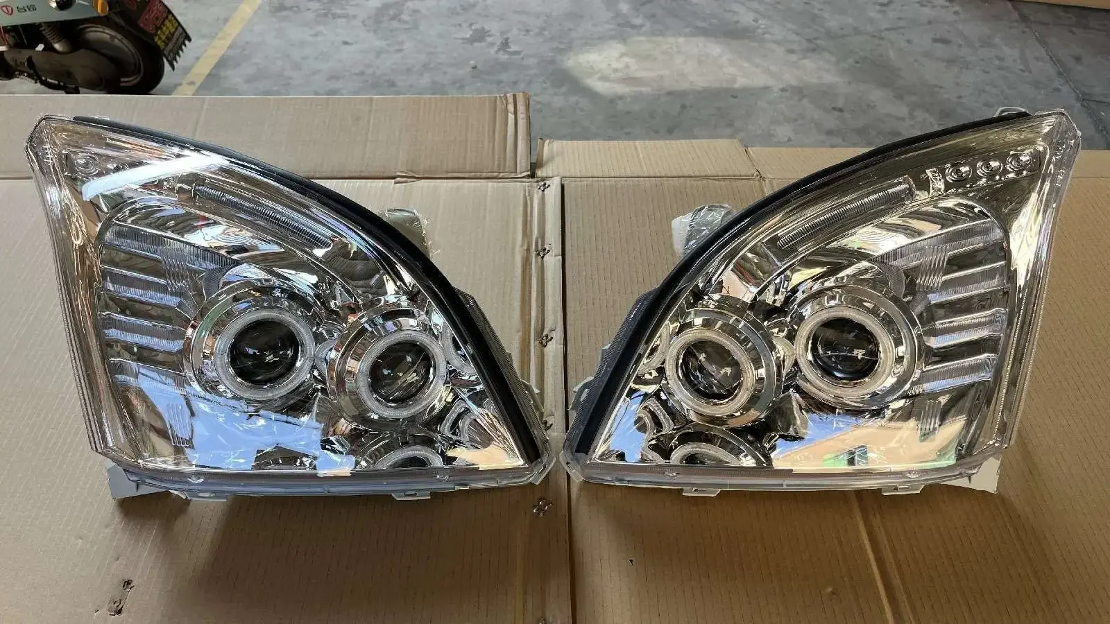 

Suitable For Toyota Overbearing Headlights 03-09 Prado FJ150 Lens Daytime Running Light Modified Car Headlights