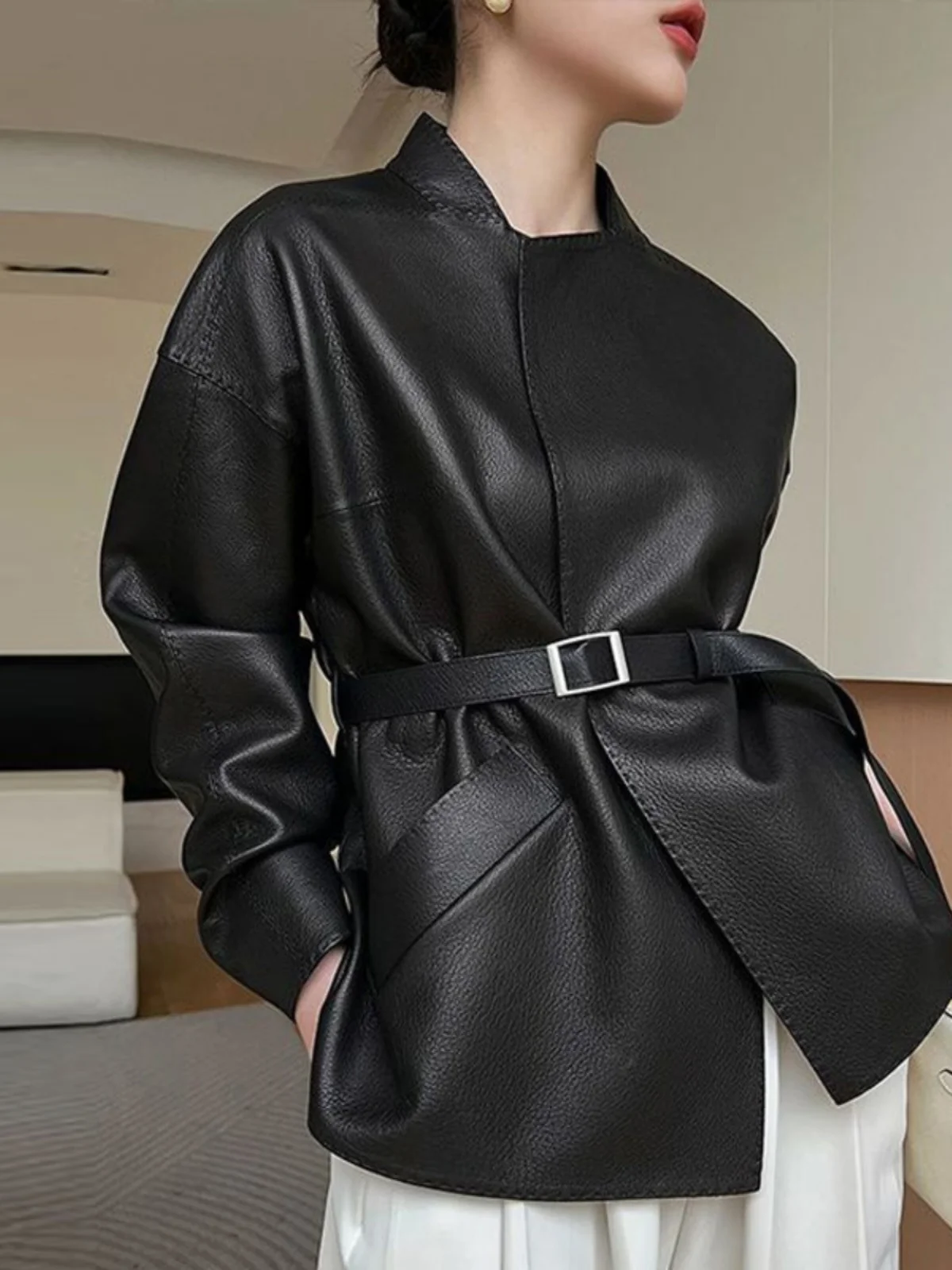 

Модная короткая кожаная куртка женская приталенная с утяжкой на талии, верхняя одежда, весна 2025, трендовый дизайн, для повседневной носки