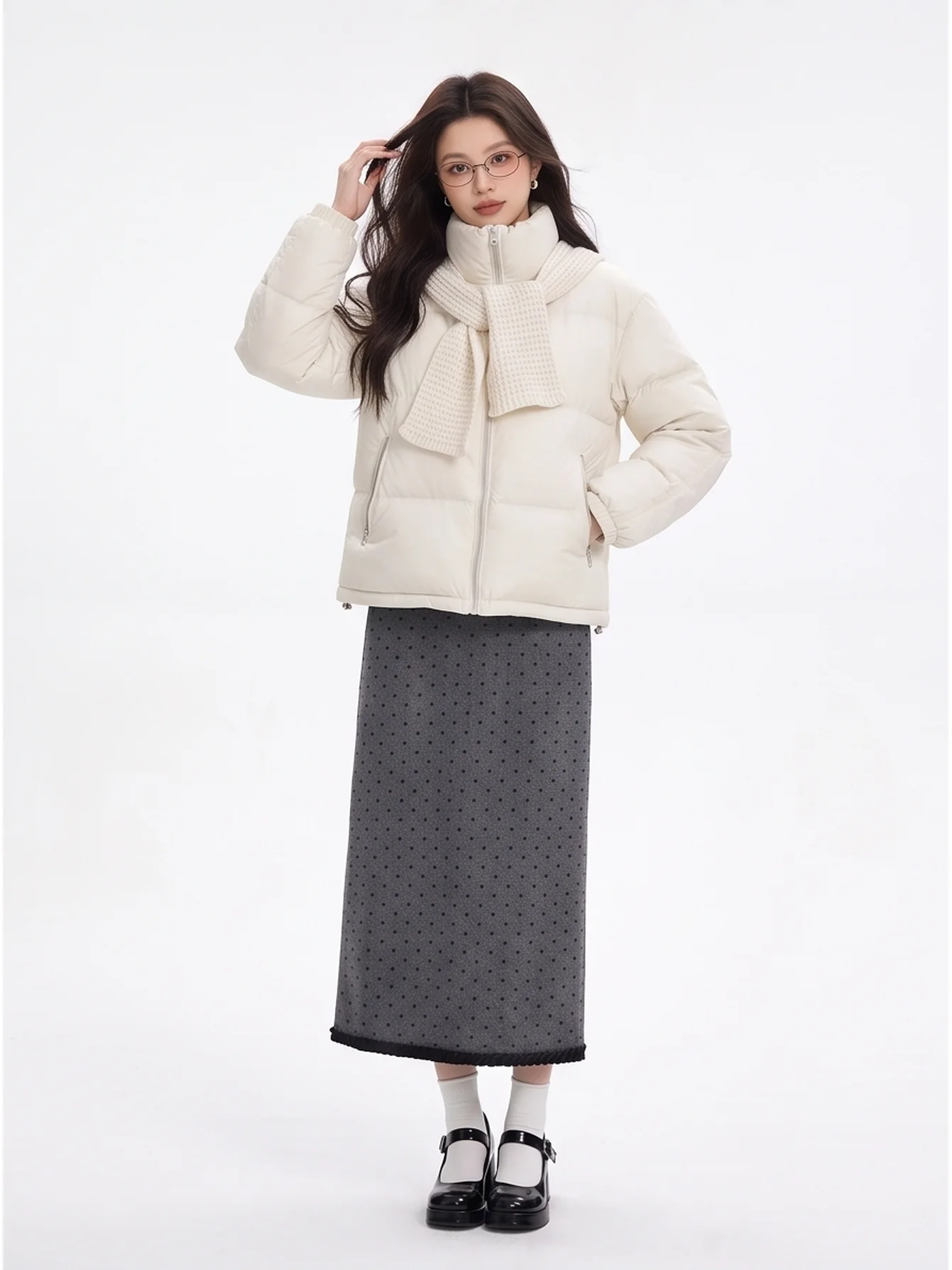 Warmth And Style: a Korean Gentle Winter Short Puffer Jacket with Stand Collar And Knitted Hat Loose Fitting Bread Style Dura...