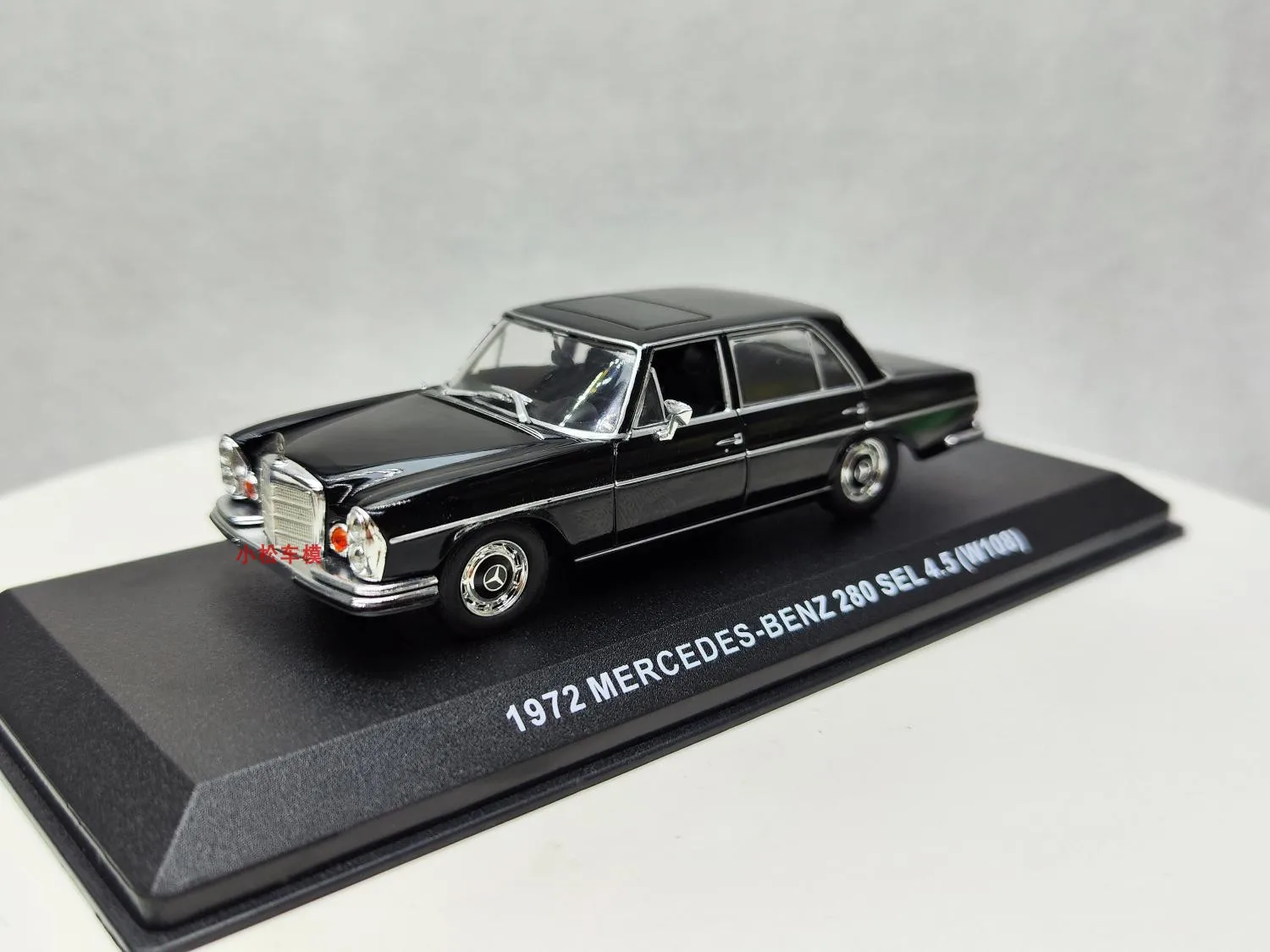 1:43 Rocky IV (1985) - 1972 Mercedes Benz 280 SEL 4.5 Collection of car models