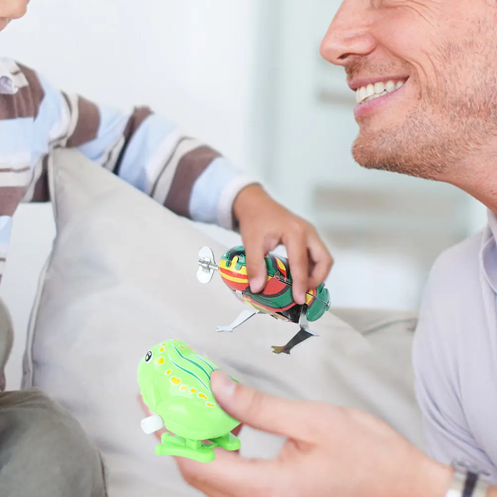 

4Pcs Jumping Cartoon Frogs Clockwork Animal Plaything Kids Indoor Outdoor Interactive Early Learning Fun Animal Toys