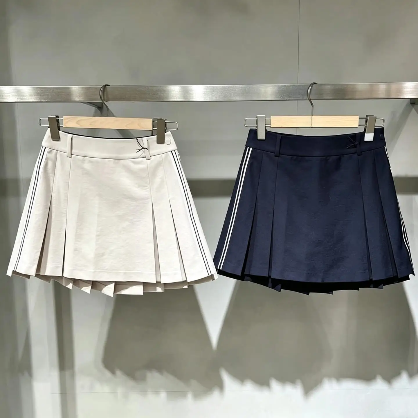 2026 Female Golf Pleated Skort New Style Breathable Wrinkle Resistant Fabric Built‑In Safety Shorts Outdoor Sports Skirt